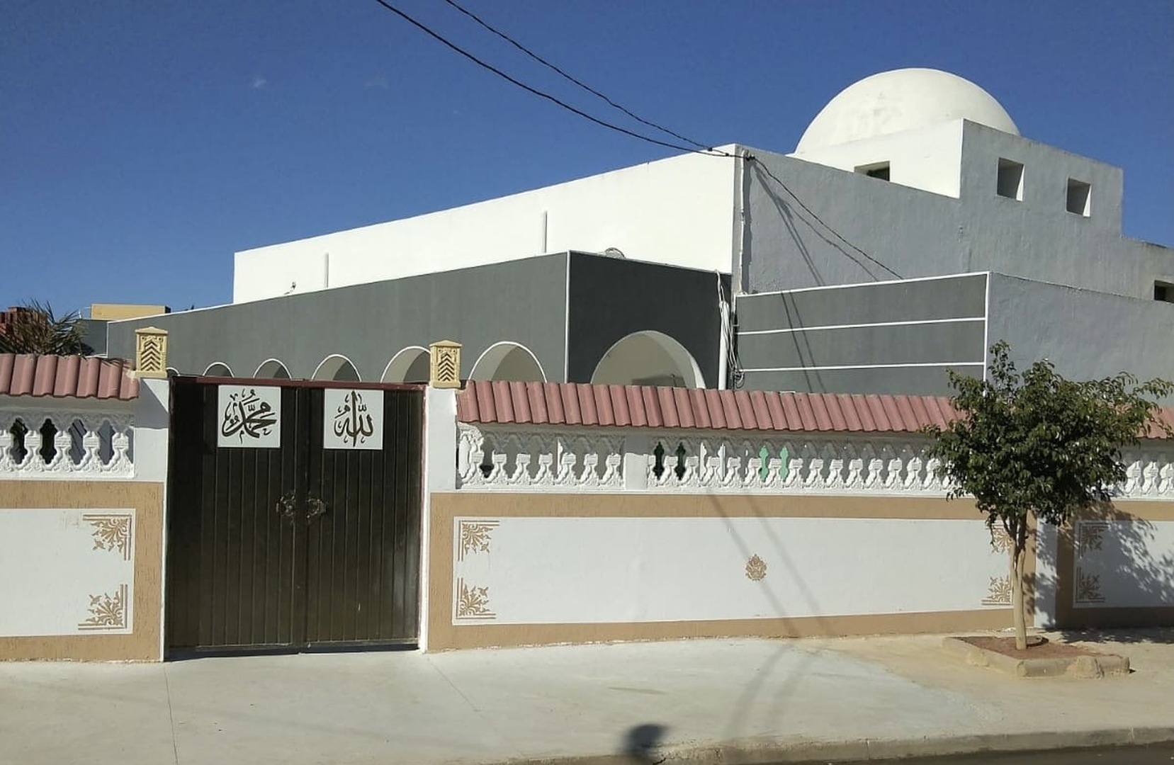 Photo de جامع الرحمة - بئر الجديد