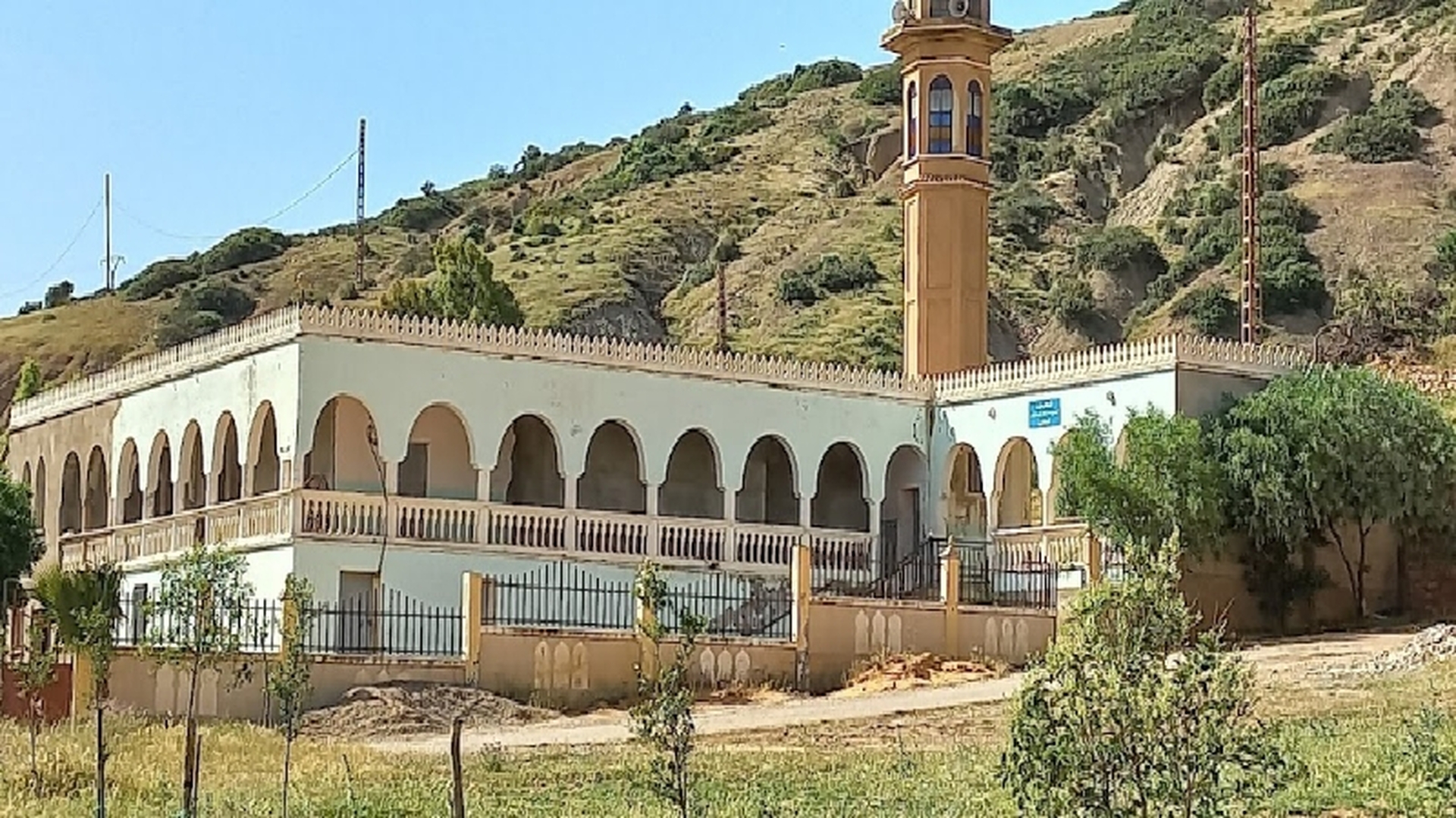 Photo de مسجد الشهيد سمام عبد القادر - الشعايبية