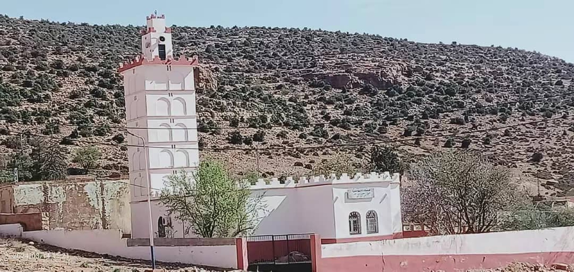 Photo de مسجد مصعب بن عمير-غار بومعزة-بني هديل