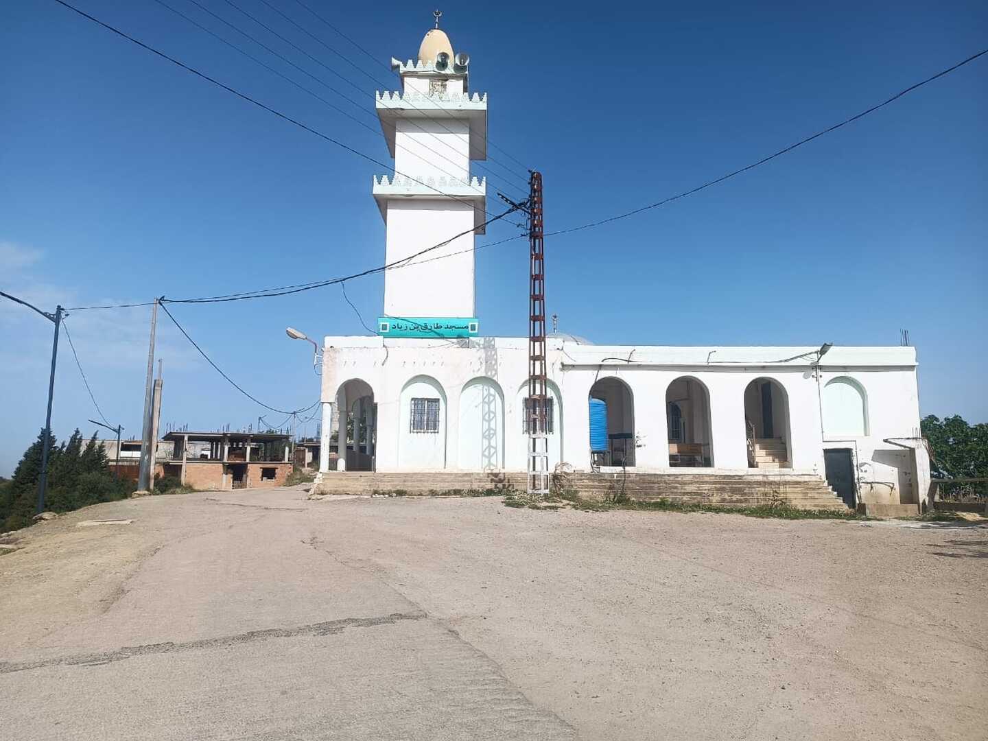Photo de مسجد طارق بن زياد-العزلة-بني عمران